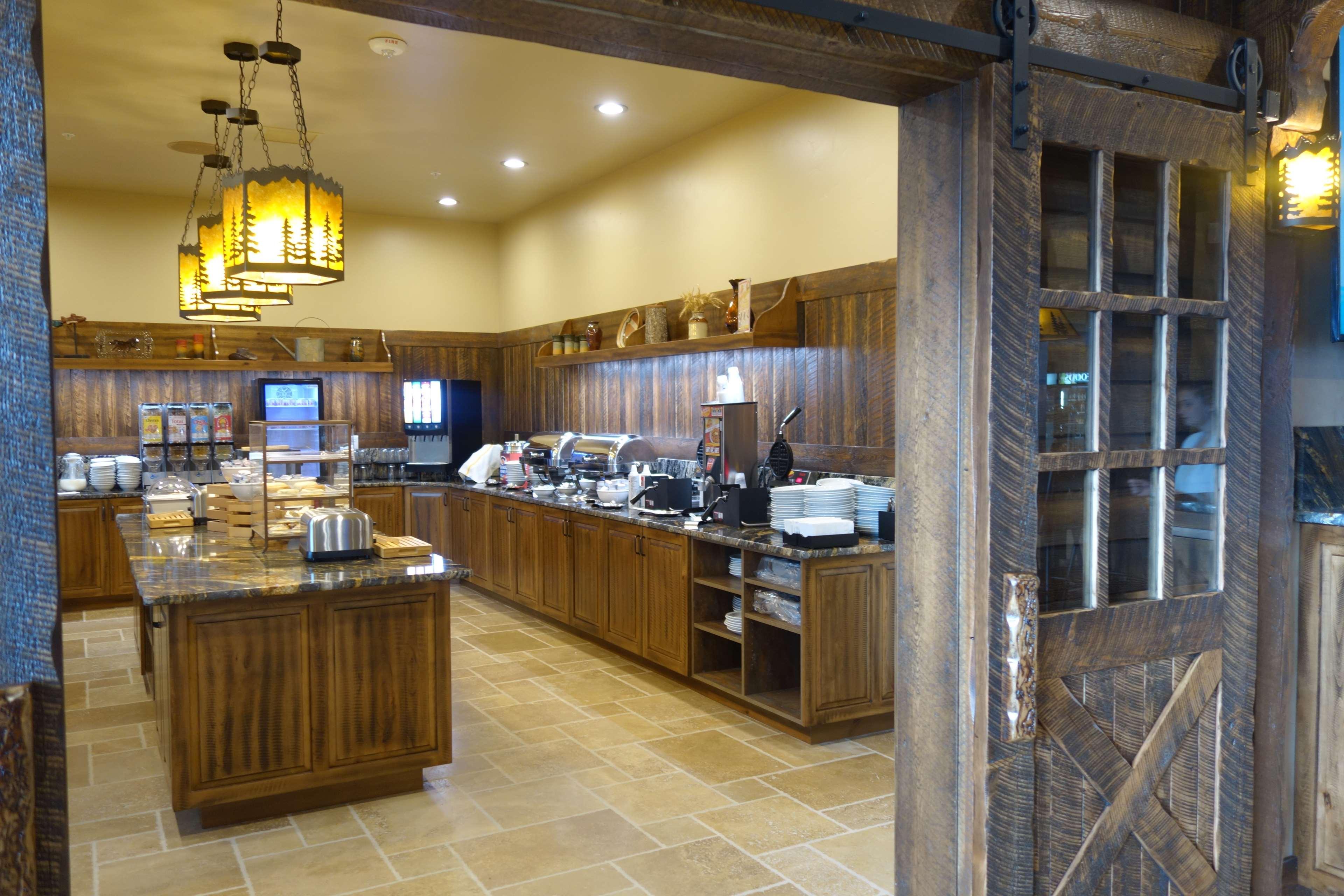 Glacier International Lodge คาลิสเปล ภายนอก รูปภาพ