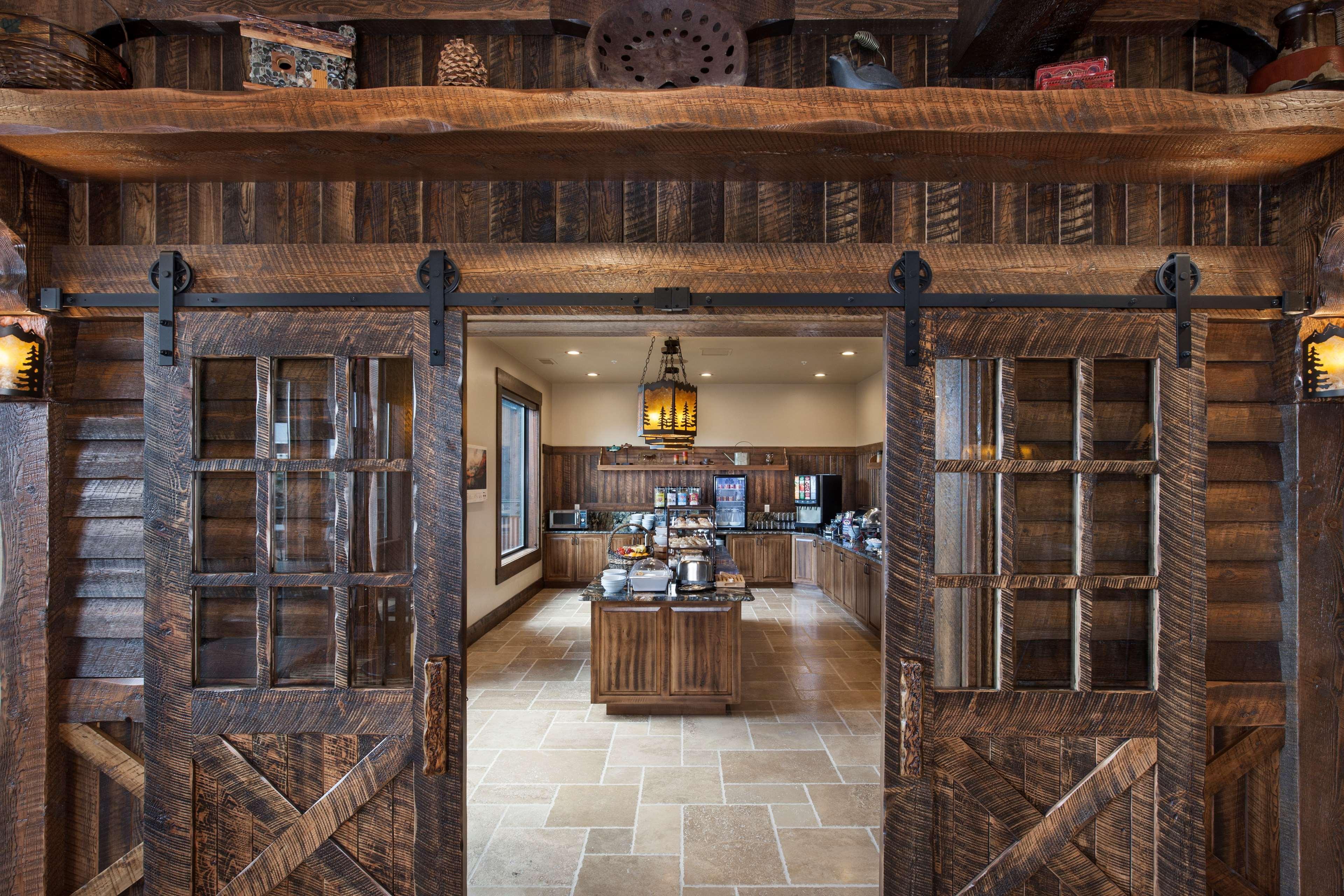 Glacier International Lodge คาลิสเปล ภายนอก รูปภาพ